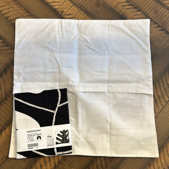 NEW IKEA SMAFROSSORT Cushion Cover White/Black 20x20" - 100 % cotton (set of 2) - Picture 2 of 2